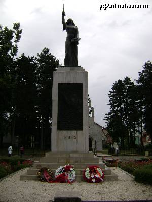 [P23] Cetinje- statuie in curtea Bisericii Vlasca » foto by costy69*
 - 
<span class="allrVoted glyphicon glyphicon-heart hidden" id="av572637"></span>
<a class="m-l-10 hidden" id="sv572637" onclick="voting_Foto_DelVot(,572637,12772)" role="button">șterge vot <span class="glyphicon glyphicon-remove"></span></a>
<a id="v9572637" class=" c-red"  onclick="voting_Foto_SetVot(572637)" role="button"><span class="glyphicon glyphicon-heart-empty"></span> <b>LIKE</b> = Votează poza</a> <img class="hidden"  id="f572637W9" src="/imagini/loader.gif" border="0" /><span class="AjErrMes hidden" id="e572637ErM"></span>