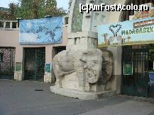 [P23] Grădina Zoologică Budapesta - Statui cu elefanţi, la intrare. » foto by creivean
 - 
<span class="allrVoted glyphicon glyphicon-heart hidden" id="av131346"></span>
<a class="m-l-10 hidden" id="sv131346" onclick="voting_Foto_DelVot(,131346,12774)" role="button">șterge vot <span class="glyphicon glyphicon-remove"></span></a>
<a id="v9131346" class=" c-red"  onclick="voting_Foto_SetVot(131346)" role="button"><span class="glyphicon glyphicon-heart-empty"></span> <b>LIKE</b> = Votează poza</a> <img class="hidden"  id="f131346W9" src="/imagini/loader.gif" border="0" /><span class="AjErrMes hidden" id="e131346ErM"></span>