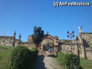 [P05] COMILLAS / Intrarea in cimitirul asezat pe ruinele gotice ale unui fost lacas sfant.  » foto by alinaro
 - 
<span class="allrVoted glyphicon glyphicon-heart hidden" id="av369737"></span>
<a class="m-l-10 hidden" id="sv369737" onclick="voting_Foto_DelVot(,369737,12865)" role="button">șterge vot <span class="glyphicon glyphicon-remove"></span></a>
<a id="v9369737" class=" c-red"  onclick="voting_Foto_SetVot(369737)" role="button"><span class="glyphicon glyphicon-heart-empty"></span> <b>LIKE</b> = Votează poza</a> <img class="hidden"  id="f369737W9" src="/imagini/loader.gif" border="0" /><span class="AjErrMes hidden" id="e369737ErM"></span>