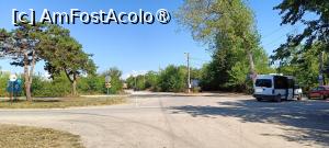 [P01] În aceasă zonă se poate parca gratis (pe alei sau în grădina ce se vede în stânga microbuzului). Microbuzul face curse între localități (la Shabla, poate chiar Dobrich). » foto by tata123 🔱
 - 
<span class="allrVoted glyphicon glyphicon-heart hidden" id="av1495580"></span>
<a class="m-l-10 hidden" id="sv1495580" onclick="voting_Foto_DelVot(,1495580,13043)" role="button">șterge vot <span class="glyphicon glyphicon-remove"></span></a>
<a id="v91495580" class=" c-red"  onclick="voting_Foto_SetVot(1495580)" role="button"><span class="glyphicon glyphicon-heart-empty"></span> <b>LIKE</b> = Votează poza</a> <img class="hidden"  id="f1495580W9" src="/imagini/loader.gif" border="0" /><span class="AjErrMes hidden" id="e1495580ErM"></span>