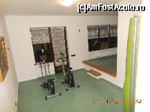 [P06] Mini sala de fitness. Cel verde din dreapta este solarul.  » foto by benescu75
 - 
<span class="allrVoted glyphicon glyphicon-heart hidden" id="av382006"></span>
<a class="m-l-10 hidden" id="sv382006" onclick="voting_Foto_DelVot(,382006,13124)" role="button">șterge vot <span class="glyphicon glyphicon-remove"></span></a>
<a id="v9382006" class=" c-red"  onclick="voting_Foto_SetVot(382006)" role="button"><span class="glyphicon glyphicon-heart-empty"></span> <b>LIKE</b> = Votează poza</a> <img class="hidden"  id="f382006W9" src="/imagini/loader.gif" border="0" /><span class="AjErrMes hidden" id="e382006ErM"></span>