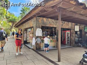 [P08] Palmitos Park; magazinul de suveniruri » foto by crismis
 - 
<span class="allrVoted glyphicon glyphicon-heart hidden" id="av1490179"></span>
<a class="m-l-10 hidden" id="sv1490179" onclick="voting_Foto_DelVot(,1490179,13127)" role="button">șterge vot <span class="glyphicon glyphicon-remove"></span></a>
<a id="v91490179" class=" c-red"  onclick="voting_Foto_SetVot(1490179)" role="button"><span class="glyphicon glyphicon-heart-empty"></span> <b>LIKE</b> = Votează poza</a> <img class="hidden"  id="f1490179W9" src="/imagini/loader.gif" border="0" /><span class="AjErrMes hidden" id="e1490179ErM"></span>