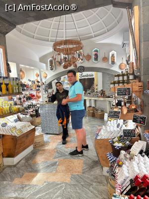 [P02] Magazin in Sorrento , de aici am cumparat paste si pasta de fistic » foto by MaraMura
 - 
<span class="allrVoted glyphicon glyphicon-heart hidden" id="av1489017"></span>
<a class="m-l-10 hidden" id="sv1489017" onclick="voting_Foto_DelVot(,1489017,13144)" role="button">șterge vot <span class="glyphicon glyphicon-remove"></span></a>
<a id="v91489017" class=" c-red"  onclick="voting_Foto_SetVot(1489017)" role="button"><span class="glyphicon glyphicon-heart-empty"></span> <b>LIKE</b> = Votează poza</a> <img class="hidden"  id="f1489017W9" src="/imagini/loader.gif" border="0" /><span class="AjErrMes hidden" id="e1489017ErM"></span>