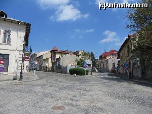 [P12] Din piațeta Primăriei se pornește către Centru Vechi: în dreapta str. Mihai Eminescu, în stânga str. Lipscani - pietonal.  » foto by tata123 🔱
 - 
<span class="allrVoted glyphicon glyphicon-heart hidden" id="av619610"></span>
<a class="m-l-10 hidden" id="sv619610" onclick="voting_Foto_DelVot(,619610,13164)" role="button">șterge vot <span class="glyphicon glyphicon-remove"></span></a>
<a id="v9619610" class=" c-red"  onclick="voting_Foto_SetVot(619610)" role="button"><span class="glyphicon glyphicon-heart-empty"></span> <b>LIKE</b> = Votează poza</a> <img class="hidden"  id="f619610W9" src="/imagini/loader.gif" border="0" /><span class="AjErrMes hidden" id="e619610ErM"></span>