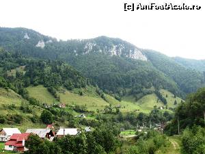 [P27] Saticul de Sus, vazut de la pensiunea de sus de langa hidrocentrala » foto by Testosu'
 - 
<span class="allrVoted glyphicon glyphicon-heart hidden" id="av524338"></span>
<a class="m-l-10 hidden" id="sv524338" onclick="voting_Foto_DelVot(,524338,13264)" role="button">șterge vot <span class="glyphicon glyphicon-remove"></span></a>
<a id="v9524338" class=" c-red"  onclick="voting_Foto_SetVot(524338)" role="button"><span class="glyphicon glyphicon-heart-empty"></span> <b>LIKE</b> = Votează poza</a> <img class="hidden"  id="f524338W9" src="/imagini/loader.gif" border="0" /><span class="AjErrMes hidden" id="e524338ErM"></span>