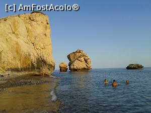 [P91] Petra Tou Romiou, lângă Pafos.  » foto by Aurici
 - 
<span class="allrVoted glyphicon glyphicon-heart hidden" id="av757772"></span>
<a class="m-l-10 hidden" id="sv757772" onclick="voting_Foto_DelVot(,757772,13279)" role="button">șterge vot <span class="glyphicon glyphicon-remove"></span></a>
<a id="v9757772" class=" c-red"  onclick="voting_Foto_SetVot(757772)" role="button"><span class="glyphicon glyphicon-heart-empty"></span> <b>LIKE</b> = Votează poza</a> <img class="hidden"  id="f757772W9" src="/imagini/loader.gif" border="0" /><span class="AjErrMes hidden" id="e757772ErM"></span>