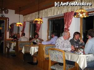 [P06] Fiecare masa din restaurant are vedere la lac.  » foto by sosso
 - 
<span class="allrVoted glyphicon glyphicon-heart hidden" id="av389884"></span>
<a class="m-l-10 hidden" id="sv389884" onclick="voting_Foto_DelVot(,389884,13318)" role="button">șterge vot <span class="glyphicon glyphicon-remove"></span></a>
<a id="v9389884" class=" c-red"  onclick="voting_Foto_SetVot(389884)" role="button"><span class="glyphicon glyphicon-heart-empty"></span> <b>LIKE</b> = Votează poza</a> <img class="hidden"  id="f389884W9" src="/imagini/loader.gif" border="0" /><span class="AjErrMes hidden" id="e389884ErM"></span>