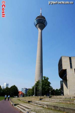 [P37] Rheinturm, văzut de la nivelul solului.  » foto by Costi
 - 
<span class="allrVoted glyphicon glyphicon-heart hidden" id="av586798"></span>
<a class="m-l-10 hidden" id="sv586798" onclick="voting_Foto_DelVot(,586798,13326)" role="button">șterge vot <span class="glyphicon glyphicon-remove"></span></a>
<a id="v9586798" class=" c-red"  onclick="voting_Foto_SetVot(586798)" role="button"><span class="glyphicon glyphicon-heart-empty"></span> <b>LIKE</b> = Votează poza</a> <img class="hidden"  id="f586798W9" src="/imagini/loader.gif" border="0" /><span class="AjErrMes hidden" id="e586798ErM"></span>