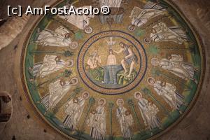 [P20] Ravenna, Battistero degli Ariani, Cupola, Botezul lui Hristos cu Ioan Botezătorul, personificarea râului Iordan și porumbelul Duhului Sfânt » foto by mprofeanu
 - 
<span class="allrVoted glyphicon glyphicon-heart hidden" id="av1348801"></span>
<a class="m-l-10 hidden" id="sv1348801" onclick="voting_Foto_DelVot(,1348801,13338)" role="button">șterge vot <span class="glyphicon glyphicon-remove"></span></a>
<a id="v91348801" class=" c-red"  onclick="voting_Foto_SetVot(1348801)" role="button"><span class="glyphicon glyphicon-heart-empty"></span> <b>LIKE</b> = Votează poza</a> <img class="hidden"  id="f1348801W9" src="/imagini/loader.gif" border="0" /><span class="AjErrMes hidden" id="e1348801ErM"></span>