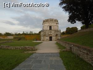 [P02] Mausoleul lui Theodoric, Ravenna » foto by mihaelavoicu
 - 
<span class="allrVoted glyphicon glyphicon-heart hidden" id="av960161"></span>
<a class="m-l-10 hidden" id="sv960161" onclick="voting_Foto_DelVot(,960161,13338)" role="button">șterge vot <span class="glyphicon glyphicon-remove"></span></a>
<a id="v9960161" class=" c-red"  onclick="voting_Foto_SetVot(960161)" role="button"><span class="glyphicon glyphicon-heart-empty"></span> <b>LIKE</b> = Votează poza</a> <img class="hidden"  id="f960161W9" src="/imagini/loader.gif" border="0" /><span class="AjErrMes hidden" id="e960161ErM"></span>