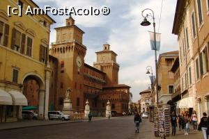 [P02] Strada care uneste domul cu Castello Estense. In stanga, langa autoturism se vede statuia lui Savonarola.  » foto by Radu Tudoran
 - 
<span class="allrVoted glyphicon glyphicon-heart hidden" id="av746948"></span>
<a class="m-l-10 hidden" id="sv746948" onclick="voting_Foto_DelVot(,746948,13367)" role="button">șterge vot <span class="glyphicon glyphicon-remove"></span></a>
<a id="v9746948" class=" c-red"  onclick="voting_Foto_SetVot(746948)" role="button"><span class="glyphicon glyphicon-heart-empty"></span> <b>LIKE</b> = Votează poza</a> <img class="hidden"  id="f746948W9" src="/imagini/loader.gif" border="0" /><span class="AjErrMes hidden" id="e746948ErM"></span>