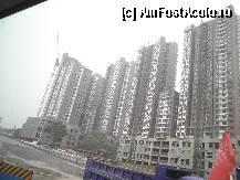 [P16] cu autocarul la intrare in orasul Zhengzhou,unde am luat masa,dupa ce am terminat vizita in orasul gradinilor.De aici am luat trenul pana la Hangzhou » foto by grecudoina
 - 
<span class="allrVoted glyphicon glyphicon-heart hidden" id="av309375"></span>
<a class="m-l-10 hidden" id="sv309375" onclick="voting_Foto_DelVot(,309375,13495)" role="button">șterge vot <span class="glyphicon glyphicon-remove"></span></a>
<a id="v9309375" class=" c-red"  onclick="voting_Foto_SetVot(309375)" role="button"><span class="glyphicon glyphicon-heart-empty"></span> <b>LIKE</b> = Votează poza</a> <img class="hidden"  id="f309375W9" src="/imagini/loader.gif" border="0" /><span class="AjErrMes hidden" id="e309375ErM"></span>