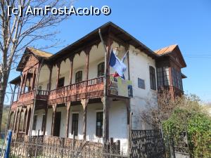 [P01] Casa Popescu (a doua jumătate a sec. al XIX-lea) - sediu al Muzeului Etnografic „Dumitru Ulieru” din Pietroșița.  » foto by tata123 🔱
 - 
<span class="allrVoted glyphicon glyphicon-heart hidden" id="av859231"></span>
<a class="m-l-10 hidden" id="sv859231" onclick="voting_Foto_DelVot(,859231,13519)" role="button">șterge vot <span class="glyphicon glyphicon-remove"></span></a>
<a id="v9859231" class=" c-red"  onclick="voting_Foto_SetVot(859231)" role="button"><span class="glyphicon glyphicon-heart-empty"></span> <b>LIKE</b> = Votează poza</a> <img class="hidden"  id="f859231W9" src="/imagini/loader.gif" border="0" /><span class="AjErrMes hidden" id="e859231ErM"></span>