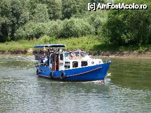 [P114] O altă întâlnire pe canalul navigabil, surprinsă în timpul croazierei în Delta Dunării, de la bordul navei ”Delta II” » foto by mariana.olaru
 - 
<span class="allrVoted glyphicon glyphicon-heart hidden" id="av400869"></span>
<a class="m-l-10 hidden" id="sv400869" onclick="voting_Foto_DelVot(,400869,13626)" role="button">șterge vot <span class="glyphicon glyphicon-remove"></span></a>
<a id="v9400869" class=" c-red"  onclick="voting_Foto_SetVot(400869)" role="button"><span class="glyphicon glyphicon-heart-empty"></span> <b>LIKE</b> = Votează poza</a> <img class="hidden"  id="f400869W9" src="/imagini/loader.gif" border="0" /><span class="AjErrMes hidden" id="e400869ErM"></span>