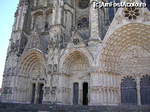 [P10] Bourges - Catedrala Saint-Etienne - trei din cele cinci portaluri cu uși duble.  » foto by doina_c24
 - 
<span class="allrVoted glyphicon glyphicon-heart hidden" id="av401863"></span>
<a class="m-l-10 hidden" id="sv401863" onclick="voting_Foto_DelVot(,401863,13666)" role="button">șterge vot <span class="glyphicon glyphicon-remove"></span></a>
<a id="v9401863" class=" c-red"  onclick="voting_Foto_SetVot(401863)" role="button"><span class="glyphicon glyphicon-heart-empty"></span> <b>LIKE</b> = Votează poza</a> <img class="hidden"  id="f401863W9" src="/imagini/loader.gif" border="0" /><span class="AjErrMes hidden" id="e401863ErM"></span>