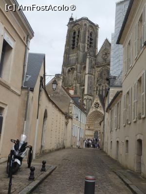 [P06] Bourges - Spre Catedrala Saint-Étienne de Bourges. » foto by iulianic
 - 
<span class="allrVoted glyphicon glyphicon-heart hidden" id="av1445910"></span>
<a class="m-l-10 hidden" id="sv1445910" onclick="voting_Foto_DelVot(,1445910,13666)" role="button">șterge vot <span class="glyphicon glyphicon-remove"></span></a>
<a id="v91445910" class=" c-red"  onclick="voting_Foto_SetVot(1445910)" role="button"><span class="glyphicon glyphicon-heart-empty"></span> <b>LIKE</b> = Votează poza</a> <img class="hidden"  id="f1445910W9" src="/imagini/loader.gif" border="0" /><span class="AjErrMes hidden" id="e1445910ErM"></span>