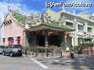 [P01] Penang - una din casele apartinand diferitelor culte » foto by mishu
 - 
<span class="allrVoted glyphicon glyphicon-heart hidden" id="av702586"></span>
<a class="m-l-10 hidden" id="sv702586" onclick="voting_Foto_DelVot(,702586,13862)" role="button">șterge vot <span class="glyphicon glyphicon-remove"></span></a>
<a id="v9702586" class=" c-red"  onclick="voting_Foto_SetVot(702586)" role="button"><span class="glyphicon glyphicon-heart-empty"></span> <b>LIKE</b> = Votează poza</a> <img class="hidden"  id="f702586W9" src="/imagini/loader.gif" border="0" /><span class="AjErrMes hidden" id="e702586ErM"></span>