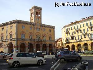 [P01] Piazza Dante, in centul Imperia Oneglia » foto by mireille
 - 
<span class="allrVoted glyphicon glyphicon-heart hidden" id="av415034"></span>
<a class="m-l-10 hidden" id="sv415034" onclick="voting_Foto_DelVot(,415034,14007)" role="button">șterge vot <span class="glyphicon glyphicon-remove"></span></a>
<a id="v9415034" class=" c-red"  onclick="voting_Foto_SetVot(415034)" role="button"><span class="glyphicon glyphicon-heart-empty"></span> <b>LIKE</b> = Votează poza</a> <img class="hidden"  id="f415034W9" src="/imagini/loader.gif" border="0" /><span class="AjErrMes hidden" id="e415034ErM"></span>