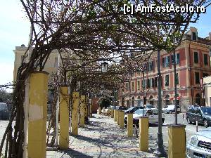 [P08] Strada in port Maurizio si case roz-portul e pe stanga » foto by mireille
 - 
<span class="allrVoted glyphicon glyphicon-heart hidden" id="av415041"></span>
<a class="m-l-10 hidden" id="sv415041" onclick="voting_Foto_DelVot(,415041,14007)" role="button">șterge vot <span class="glyphicon glyphicon-remove"></span></a>
<a id="v9415041" class=" c-red"  onclick="voting_Foto_SetVot(415041)" role="button"><span class="glyphicon glyphicon-heart-empty"></span> <b>LIKE</b> = Votează poza</a> <img class="hidden"  id="f415041W9" src="/imagini/loader.gif" border="0" /><span class="AjErrMes hidden" id="e415041ErM"></span>