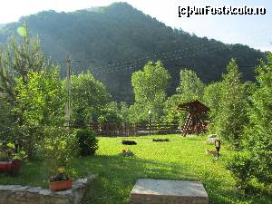 [P04] Curtea pensiunii.  » foto by Testosu'
 - 
<span class="allrVoted glyphicon glyphicon-heart hidden" id="av637286"></span>
<a class="m-l-10 hidden" id="sv637286" onclick="voting_Foto_DelVot(,637286,14144)" role="button">șterge vot <span class="glyphicon glyphicon-remove"></span></a>
<a id="v9637286" class=" c-red"  onclick="voting_Foto_SetVot(637286)" role="button"><span class="glyphicon glyphicon-heart-empty"></span> <b>LIKE</b> = Votează poza</a> <img class="hidden"  id="f637286W9" src="/imagini/loader.gif" border="0" /><span class="AjErrMes hidden" id="e637286ErM"></span>