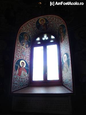 [P115] Mănăstirea Zosin: interior Biserica cu triplu hram (Adormirea Maicii Domnului, Izvorul Tămăduirii și Duminica Tuturor Sfinților Români), ziduri groase străpunse de ferestre subțiri » foto by mariana.olaru
 - 
<span class="allrVoted glyphicon glyphicon-heart hidden" id="av421228"></span>
<a class="m-l-10 hidden" id="sv421228" onclick="voting_Foto_DelVot(,421228,14160)" role="button">șterge vot <span class="glyphicon glyphicon-remove"></span></a>
<a id="v9421228" class=" c-red"  onclick="voting_Foto_SetVot(421228)" role="button"><span class="glyphicon glyphicon-heart-empty"></span> <b>LIKE</b> = Votează poza</a> <img class="hidden"  id="f421228W9" src="/imagini/loader.gif" border="0" /><span class="AjErrMes hidden" id="e421228ErM"></span>