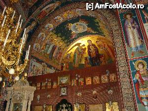 [P118] Mănăstirea Zosin: pictură de altar în Biserica cu triplu hram (Adormirea Maicii Domnului, Izvorul Tămăduirii și Duminica Tuturor Sfinților Români)  » foto by mariana.olaru
 - 
<span class="allrVoted glyphicon glyphicon-heart hidden" id="av421234"></span>
<a class="m-l-10 hidden" id="sv421234" onclick="voting_Foto_DelVot(,421234,14160)" role="button">șterge vot <span class="glyphicon glyphicon-remove"></span></a>
<a id="v9421234" class=" c-red"  onclick="voting_Foto_SetVot(421234)" role="button"><span class="glyphicon glyphicon-heart-empty"></span> <b>LIKE</b> = Votează poza</a> <img class="hidden"  id="f421234W9" src="/imagini/loader.gif" border="0" /><span class="AjErrMes hidden" id="e421234ErM"></span>