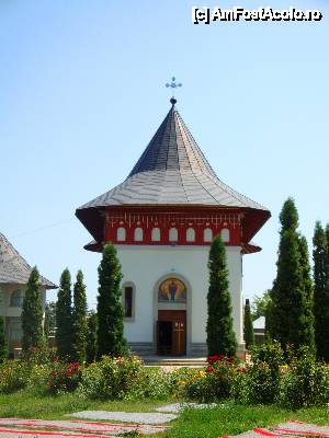 [P147] Mănăstirea Sfântul Nicolae Domnesc, Popăuți: Biserica nouă”Acoperământul Maicii Domnului” » foto by mariana.olaru
 - 
<span class="allrVoted glyphicon glyphicon-heart hidden" id="av421270"></span>
<a class="m-l-10 hidden" id="sv421270" onclick="voting_Foto_DelVot(,421270,14160)" role="button">șterge vot <span class="glyphicon glyphicon-remove"></span></a>
<a id="v9421270" class=" c-red"  onclick="voting_Foto_SetVot(421270)" role="button"><span class="glyphicon glyphicon-heart-empty"></span> <b>LIKE</b> = Votează poza</a> <img class="hidden"  id="f421270W9" src="/imagini/loader.gif" border="0" /><span class="AjErrMes hidden" id="e421270ErM"></span>