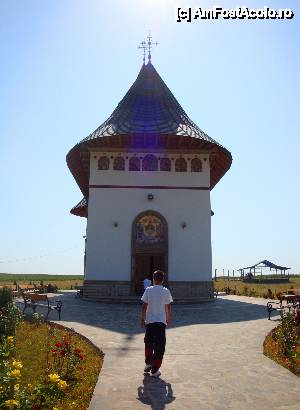 [P96] Mănăstirea Zosin: spre Biserica cu triplu hram: Adormirea Maicii Domnului, Izvorul Tămăduirii și Duminica Tuturor Sfinților Români » foto by mariana.olaru
 - 
<span class="allrVoted glyphicon glyphicon-heart hidden" id="av421197"></span>
<a class="m-l-10 hidden" id="sv421197" onclick="voting_Foto_DelVot(,421197,14160)" role="button">șterge vot <span class="glyphicon glyphicon-remove"></span></a>
<a id="v9421197" class=" c-red"  onclick="voting_Foto_SetVot(421197)" role="button"><span class="glyphicon glyphicon-heart-empty"></span> <b>LIKE</b> = Votează poza</a> <img class="hidden"  id="f421197W9" src="/imagini/loader.gif" border="0" /><span class="AjErrMes hidden" id="e421197ErM"></span>