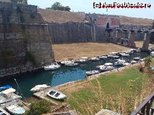 [P04] Intrarea în Vechea Fortăreață se face peste acest canal.  » foto by ovidiuyepi
 - 
<span class="allrVoted glyphicon glyphicon-heart hidden" id="av674708"></span>
<a class="m-l-10 hidden" id="sv674708" onclick="voting_Foto_DelVot(,674708,14195)" role="button">șterge vot <span class="glyphicon glyphicon-remove"></span></a>
<a id="v9674708" class=" c-red"  onclick="voting_Foto_SetVot(674708)" role="button"><span class="glyphicon glyphicon-heart-empty"></span> <b>LIKE</b> = Votează poza</a> <img class="hidden"  id="f674708W9" src="/imagini/loader.gif" border="0" /><span class="AjErrMes hidden" id="e674708ErM"></span>