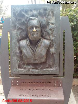 [P05] Monumentul lui Gerald Durrell, fondatorul Academiei Ionice din Kerkyra.  » foto by ovidiuyepi
 - 
<span class="allrVoted glyphicon glyphicon-heart hidden" id="av674709"></span>
<a class="m-l-10 hidden" id="sv674709" onclick="voting_Foto_DelVot(,674709,14195)" role="button">șterge vot <span class="glyphicon glyphicon-remove"></span></a>
<a id="v9674709" class=" c-red"  onclick="voting_Foto_SetVot(674709)" role="button"><span class="glyphicon glyphicon-heart-empty"></span> <b>LIKE</b> = Votează poza</a> <img class="hidden"  id="f674709W9" src="/imagini/loader.gif" border="0" /><span class="AjErrMes hidden" id="e674709ErM"></span>