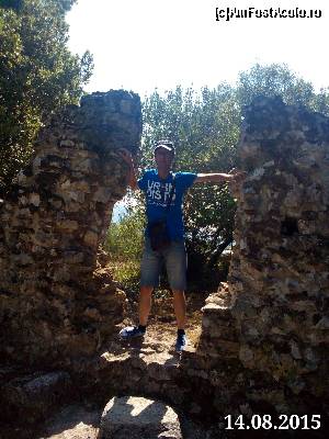 [P04] Între două coloane.  » foto by ovidiuyepi
 - 
<span class="allrVoted glyphicon glyphicon-heart hidden" id="av675494"></span>
<a class="m-l-10 hidden" id="sv675494" onclick="voting_Foto_DelVot(,675494,14195)" role="button">șterge vot <span class="glyphicon glyphicon-remove"></span></a>
<a id="v9675494" class=" c-red"  onclick="voting_Foto_SetVot(675494)" role="button"><span class="glyphicon glyphicon-heart-empty"></span> <b>LIKE</b> = Votează poza</a> <img class="hidden"  id="f675494W9" src="/imagini/loader.gif" border="0" /><span class="AjErrMes hidden" id="e675494ErM"></span>