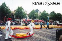 [P10] DAnsul ,,ratelor'' balerine cu 130 kg pe platforma de lemn-in fundal rotile de branza alineate perfect » foto by mireille
 - 
<span class="allrVoted glyphicon glyphicon-heart hidden" id="av428006"></span>
<a class="m-l-10 hidden" id="sv428006" onclick="voting_Foto_DelVot(,428006,14304)" role="button">șterge vot <span class="glyphicon glyphicon-remove"></span></a>
<a id="v9428006" class=" c-red"  onclick="voting_Foto_SetVot(428006)" role="button"><span class="glyphicon glyphicon-heart-empty"></span> <b>LIKE</b> = Votează poza</a> <img class="hidden"  id="f428006W9" src="/imagini/loader.gif" border="0" /><span class="AjErrMes hidden" id="e428006ErM"></span>