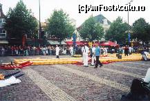 [P05] Piata branzei din Alkmaar -Inspectorii ce verifica calitatea branzei » foto by mireille
 - 
<span class="allrVoted glyphicon glyphicon-heart hidden" id="av427999"></span>
<a class="m-l-10 hidden" id="sv427999" onclick="voting_Foto_DelVot(,427999,14304)" role="button">șterge vot <span class="glyphicon glyphicon-remove"></span></a>
<a id="v9427999" class=" c-red"  onclick="voting_Foto_SetVot(427999)" role="button"><span class="glyphicon glyphicon-heart-empty"></span> <b>LIKE</b> = Votează poza</a> <img class="hidden"  id="f427999W9" src="/imagini/loader.gif" border="0" /><span class="AjErrMes hidden" id="e427999ErM"></span>
