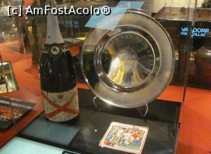 [P61] Amintiri din istoria clubului AZ 67 Alkmaar (trofeul si sticla de sampanie de la castigarea campionatului in 1981, s. a.)  » foto by Radu Tudoran
 - 
<span class="allrVoted glyphicon glyphicon-heart hidden" id="av748308"></span>
<a class="m-l-10 hidden" id="sv748308" onclick="voting_Foto_DelVot(,748308,14304)" role="button">șterge vot <span class="glyphicon glyphicon-remove"></span></a>
<a id="v9748308" class=" c-red"  onclick="voting_Foto_SetVot(748308)" role="button"><span class="glyphicon glyphicon-heart-empty"></span> <b>LIKE</b> = Votează poza</a> <img class="hidden"  id="f748308W9" src="/imagini/loader.gif" border="0" /><span class="AjErrMes hidden" id="e748308ErM"></span>