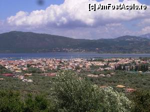 [P06] Lefkas Town, văzut de pe drumul spre Aghios Nikitas » foto by Dragoș_MD
 - 
<span class="allrVoted glyphicon glyphicon-heart hidden" id="av425016"></span>
<a class="m-l-10 hidden" id="sv425016" onclick="voting_Foto_DelVot(,425016,14442)" role="button">șterge vot <span class="glyphicon glyphicon-remove"></span></a>
<a id="v9425016" class=" c-red"  onclick="voting_Foto_SetVot(425016)" role="button"><span class="glyphicon glyphicon-heart-empty"></span> <b>LIKE</b> = Votează poza</a> <img class="hidden"  id="f425016W9" src="/imagini/loader.gif" border="0" /><span class="AjErrMes hidden" id="e425016ErM"></span>