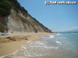 P01 [JUL-2010] Plaja Avithos, zona neamenajata. In larg se vad coastele Zakynthos. 
