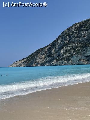 [P16] Plaja Myrtos » foto by krisstinna
 - 
<span class="allrVoted glyphicon glyphicon-heart hidden" id="av1272867"></span>
<a class="m-l-10 hidden" id="sv1272867" onclick="voting_Foto_DelVot(,1272867,14654)" role="button">șterge vot <span class="glyphicon glyphicon-remove"></span></a>
<a id="v91272867" class=" c-red"  onclick="voting_Foto_SetVot(1272867)" role="button"><span class="glyphicon glyphicon-heart-empty"></span> <b>LIKE</b> = Votează poza</a> <img class="hidden"  id="f1272867W9" src="/imagini/loader.gif" border="0" /><span class="AjErrMes hidden" id="e1272867ErM"></span>