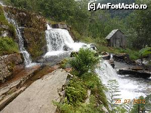 [P54] În drum spre Bergen - Popas la Cascada Tvindefossen.  » foto by iulianic
 - 
<span class="allrVoted glyphicon glyphicon-heart hidden" id="av475169"></span>
<a class="m-l-10 hidden" id="sv475169" onclick="voting_Foto_DelVot(,475169,14660)" role="button">șterge vot <span class="glyphicon glyphicon-remove"></span></a>
<a id="v9475169" class=" c-red"  onclick="voting_Foto_SetVot(475169)" role="button"><span class="glyphicon glyphicon-heart-empty"></span> <b>LIKE</b> = Votează poza</a> <img class="hidden"  id="f475169W9" src="/imagini/loader.gif" border="0" /><span class="AjErrMes hidden" id="e475169ErM"></span>