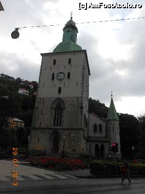 [P40] Bergen - Domkirke.  » foto by iulianic
 - 
<span class="allrVoted glyphicon glyphicon-heart hidden" id="av484485"></span>
<a class="m-l-10 hidden" id="sv484485" onclick="voting_Foto_DelVot(,484485,14660)" role="button">șterge vot <span class="glyphicon glyphicon-remove"></span></a>
<a id="v9484485" class=" c-red"  onclick="voting_Foto_SetVot(484485)" role="button"><span class="glyphicon glyphicon-heart-empty"></span> <b>LIKE</b> = Votează poza</a> <img class="hidden"  id="f484485W9" src="/imagini/loader.gif" border="0" /><span class="AjErrMes hidden" id="e484485ErM"></span>