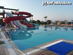[P03] Piscina cu tobogane mari » foto by nely
 - 
<span class="allrVoted glyphicon glyphicon-heart hidden" id="av448421"></span>
<a class="m-l-10 hidden" id="sv448421" onclick="voting_Foto_DelVot(,448421,14672)" role="button">șterge vot <span class="glyphicon glyphicon-remove"></span></a>
<a id="v9448421" class=" c-red"  onclick="voting_Foto_SetVot(448421)" role="button"><span class="glyphicon glyphicon-heart-empty"></span> <b>LIKE</b> = Votează poza</a> <img class="hidden"  id="f448421W9" src="/imagini/loader.gif" border="0" /><span class="AjErrMes hidden" id="e448421ErM"></span>