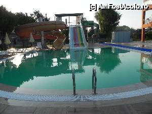 [P04] Piscina cu toboganele pentru copii » foto by nely
 - 
<span class="allrVoted glyphicon glyphicon-heart hidden" id="av448423"></span>
<a class="m-l-10 hidden" id="sv448423" onclick="voting_Foto_DelVot(,448423,14672)" role="button">șterge vot <span class="glyphicon glyphicon-remove"></span></a>
<a id="v9448423" class=" c-red"  onclick="voting_Foto_SetVot(448423)" role="button"><span class="glyphicon glyphicon-heart-empty"></span> <b>LIKE</b> = Votează poza</a> <img class="hidden"  id="f448423W9" src="/imagini/loader.gif" border="0" /><span class="AjErrMes hidden" id="e448423ErM"></span>