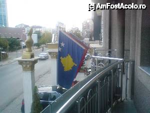 [P02] Balconul și lîngă steagul Kosovo » foto by Nicu
 - 
<span class="allrVoted glyphicon glyphicon-heart hidden" id="av444793"></span>
<a class="m-l-10 hidden" id="sv444793" onclick="voting_Foto_DelVot(,444793,14759)" role="button">șterge vot <span class="glyphicon glyphicon-remove"></span></a>
<a id="v9444793" class=" c-red"  onclick="voting_Foto_SetVot(444793)" role="button"><span class="glyphicon glyphicon-heart-empty"></span> <b>LIKE</b> = Votează poza</a> <img class="hidden"  id="f444793W9" src="/imagini/loader.gif" border="0" /><span class="AjErrMes hidden" id="e444793ErM"></span>