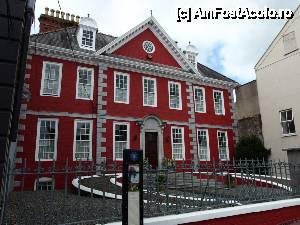 [P02] Youghal / The Red House, arhitectura olandeza de inceput de secol 18 » foto by DanCld
 - 
<span class="allrVoted glyphicon glyphicon-heart hidden" id="av457844"></span>
<a class="m-l-10 hidden" id="sv457844" onclick="voting_Foto_DelVot(,457844,14774)" role="button">șterge vot <span class="glyphicon glyphicon-remove"></span></a>
<a id="v9457844" class=" c-red"  onclick="voting_Foto_SetVot(457844)" role="button"><span class="glyphicon glyphicon-heart-empty"></span> <b>LIKE</b> = Votează poza</a> <img class="hidden"  id="f457844W9" src="/imagini/loader.gif" border="0" /><span class="AjErrMes hidden" id="e457844ErM"></span>