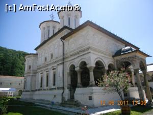 [P01] Biserica manastirii Hurezi » foto by zlatna
 - 
<span class="allrVoted glyphicon glyphicon-heart hidden" id="av820900"></span>
<a class="m-l-10 hidden" id="sv820900" onclick="voting_Foto_DelVot(,820900,14806)" role="button">șterge vot <span class="glyphicon glyphicon-remove"></span></a>
<a id="v9820900" class=" c-red"  onclick="voting_Foto_SetVot(820900)" role="button"><span class="glyphicon glyphicon-heart-empty"></span> <b>LIKE</b> = Votează poza</a> <img class="hidden"  id="f820900W9" src="/imagini/loader.gif" border="0" /><span class="AjErrMes hidden" id="e820900ErM"></span>