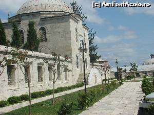 [P20] intrarea in cimitirul de langa Suleymaniye, era inchis... am inteles ca este ingropata Hurrem... » foto by danyo
 - 
<span class="allrVoted glyphicon glyphicon-heart hidden" id="av566082"></span>
<a class="m-l-10 hidden" id="sv566082" onclick="voting_Foto_DelVot(,566082,14995)" role="button">șterge vot <span class="glyphicon glyphicon-remove"></span></a>
<a id="v9566082" class=" c-red"  onclick="voting_Foto_SetVot(566082)" role="button"><span class="glyphicon glyphicon-heart-empty"></span> <b>LIKE</b> = Votează poza</a> <img class="hidden"  id="f566082W9" src="/imagini/loader.gif" border="0" /><span class="AjErrMes hidden" id="e566082ErM"></span>