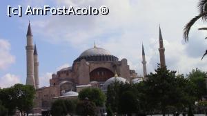 [P11] Hagia Sofia văzută din centrul Pieței Sultanahmet.  » foto by ovidiuyepi
 - 
<span class="allrVoted glyphicon glyphicon-heart hidden" id="av788654"></span>
<a class="m-l-10 hidden" id="sv788654" onclick="voting_Foto_DelVot(,788654,14995)" role="button">șterge vot <span class="glyphicon glyphicon-remove"></span></a>
<a id="v9788654" class=" c-red"  onclick="voting_Foto_SetVot(788654)" role="button"><span class="glyphicon glyphicon-heart-empty"></span> <b>LIKE</b> = Votează poza</a> <img class="hidden"  id="f788654W9" src="/imagini/loader.gif" border="0" /><span class="AjErrMes hidden" id="e788654ErM"></span>