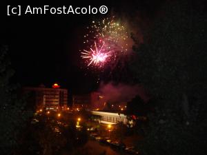 [P22] La miezul nopţii ne-am bucurat de un frumos foc de artificii (era nuntă la restaurantul Dorna din apropiere).  » foto by Floryn81
 - 
<span class="allrVoted glyphicon glyphicon-heart hidden" id="av907640"></span>
<a class="m-l-10 hidden" id="sv907640" onclick="voting_Foto_DelVot(,907640,15158)" role="button">șterge vot <span class="glyphicon glyphicon-remove"></span></a>
<a id="v9907640" class=" c-red"  onclick="voting_Foto_SetVot(907640)" role="button"><span class="glyphicon glyphicon-heart-empty"></span> <b>LIKE</b> = Votează poza</a> <img class="hidden"  id="f907640W9" src="/imagini/loader.gif" border="0" /><span class="AjErrMes hidden" id="e907640ErM"></span>