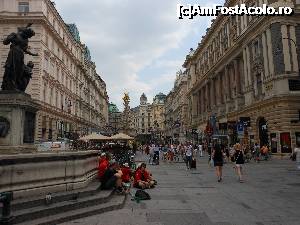 [P11] Viena - Graben, strada pietonală. În plan îndepărtat, Coloana Ciumei.  » foto by iulianic
 - 
<span class="allrVoted glyphicon glyphicon-heart hidden" id="av698864"></span>
<a class="m-l-10 hidden" id="sv698864" onclick="voting_Foto_DelVot(,698864,15241)" role="button">șterge vot <span class="glyphicon glyphicon-remove"></span></a>
<a id="v9698864" class=" c-red"  onclick="voting_Foto_SetVot(698864)" role="button"><span class="glyphicon glyphicon-heart-empty"></span> <b>LIKE</b> = Votează poza</a> <img class="hidden"  id="f698864W9" src="/imagini/loader.gif" border="0" /><span class="AjErrMes hidden" id="e698864ErM"></span>