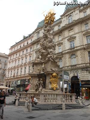 [P12] Viena - Pestsäule, Coloana Ciumei, un monument simbol.  » foto by iulianic
 - 
<span class="allrVoted glyphicon glyphicon-heart hidden" id="av698865"></span>
<a class="m-l-10 hidden" id="sv698865" onclick="voting_Foto_DelVot(,698865,15241)" role="button">șterge vot <span class="glyphicon glyphicon-remove"></span></a>
<a id="v9698865" class=" c-red"  onclick="voting_Foto_SetVot(698865)" role="button"><span class="glyphicon glyphicon-heart-empty"></span> <b>LIKE</b> = Votează poza</a> <img class="hidden"  id="f698865W9" src="/imagini/loader.gif" border="0" /><span class="AjErrMes hidden" id="e698865ErM"></span>