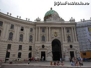 [P55] Viena - Hofburg.  » foto by iulianic
 - 
<span class="allrVoted glyphicon glyphicon-heart hidden" id="av698908"></span>
<a class="m-l-10 hidden" id="sv698908" onclick="voting_Foto_DelVot(,698908,15241)" role="button">șterge vot <span class="glyphicon glyphicon-remove"></span></a>
<a id="v9698908" class=" c-red"  onclick="voting_Foto_SetVot(698908)" role="button"><span class="glyphicon glyphicon-heart-empty"></span> <b>LIKE</b> = Votează poza</a> <img class="hidden"  id="f698908W9" src="/imagini/loader.gif" border="0" /><span class="AjErrMes hidden" id="e698908ErM"></span>